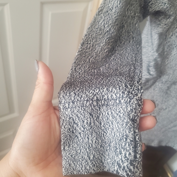 Black and gray sweater size 4 lululemon - Picture 3 of 4